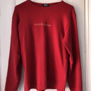 D&G tröja  - nice dolce gabbana tröja som jag köpt på humana (osäker på om äkta, förmodligen inte) 