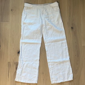 Linnebyxor  - Snygga vita linnebyxor💗perfekt till sommaren🌼kontakta gärna vid intresse😊