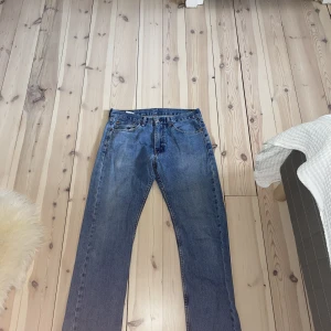 Levis Jeans 505 - Ett par Levis 505 storlek 33/34. Fint skick, säljer på grund av att jag inte använder längre.