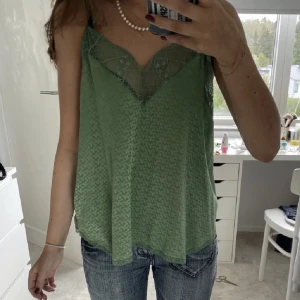 Zadig & voltaire linne - Zadig & Voltaire linne.😍❤️ jättefint skick.   Säljer då det inte passade mig. (Lånade bilder från tjejen jag köpte det av)😍❤️