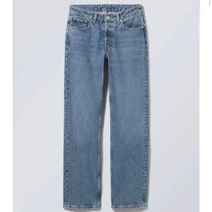 Jeans från Weekday, säljer pågrund av att dem är för små😕 Använda men inget som märks🫶🏼