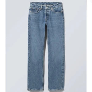 Pin Mid Straight Jeans - Jeans från Weekday, säljer pågrund av att dem är för små😕 Använda men inget som märks🫶🏼