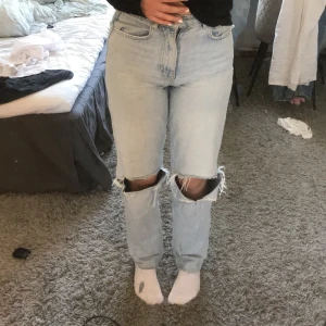 Gina jeans - Blåa högmidjade jeans från gina i väldigt fint skick 