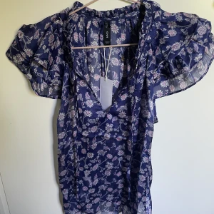 Blus från mango  - Jätte fin blus från mango som är oanvänd! ❤️