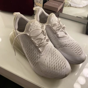 Nike 270 - Jättefina och knappt använda! Passar 39-40💕