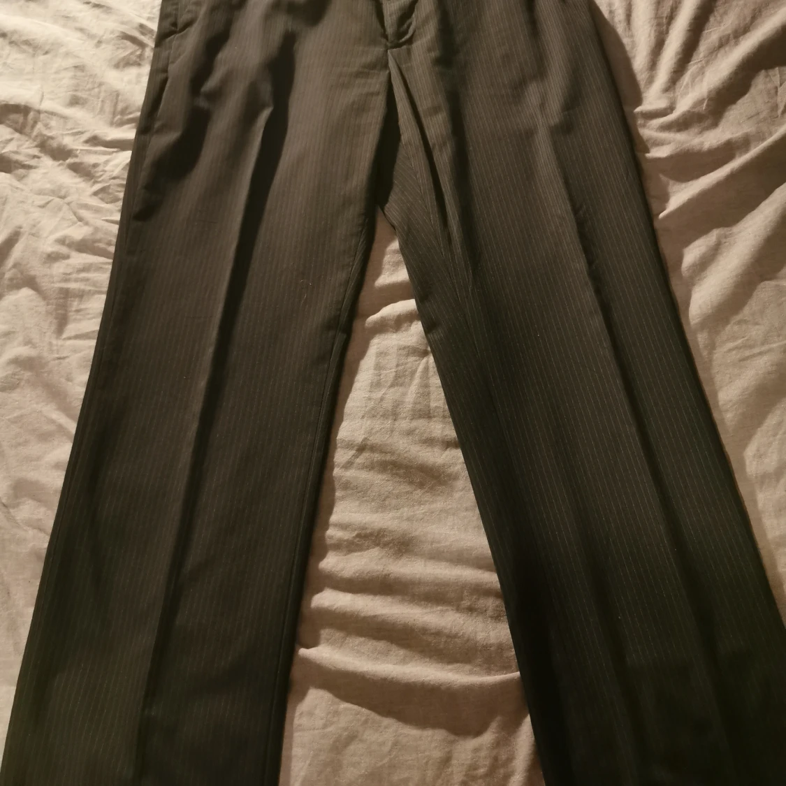 Finbyxa, mörkbrun/grå med längsgående ljusa streck, 33/32 - 91