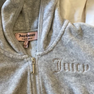 Juicy couture tröja - Så fin från juicy couture. Köpt i usa. Strl s