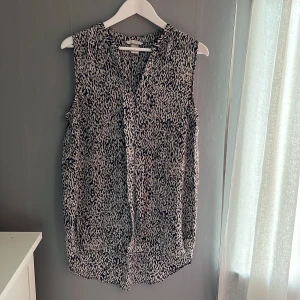 Blus - Jätte fin mönstrad blus🌸