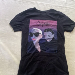 Tshirt med tryck - Tshirt med tryck. Strl S. 