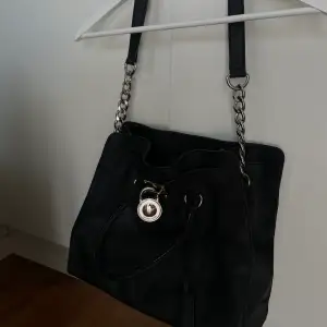 Handbag leather black in very good condition 