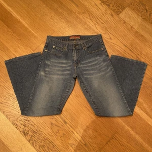 Only jeans - Flare lågmidjade jeans från only.