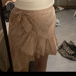 Rosa kjol - En gullig rosa kjol, aldrig använd