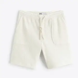 Säljer min brors shorts från zara då de inte passade, aldrig använda och prislappen kvar. Säljer för 299kr+frakt