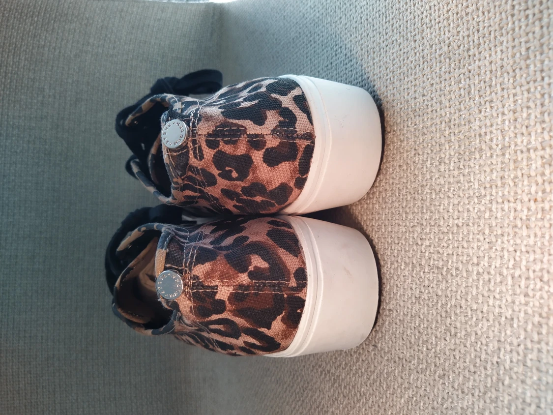 Helt nya Steve Madden Dam sneakers 41  - 90