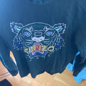 Långärmad kenzo tröja  - Skick 8/10 storlek 12 men sitter som xs