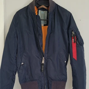 Alpha industries  - Alpha industries jacka  Tunnare modellen  Stl small