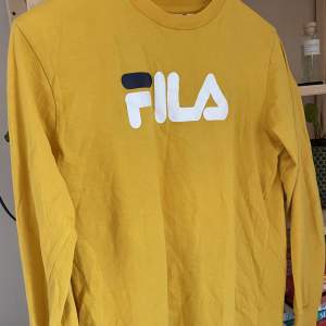 Superfin tröja från Fila, ganska stor i storleken❣️👌