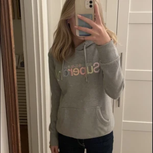 Superdry Hoodie - Använt sparsamt  Ordinarie pris cirka 600-700kr
