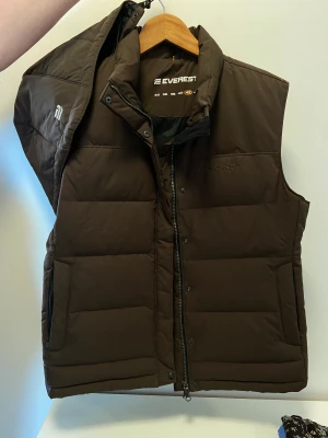 EVEREST väst  - Utmärkt skick. Aldrig använd. 