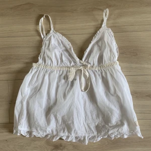 Blus Odd Molly - Jättesöt blus från Odd Molly. Skulle säga att den är storlek M-L då den är lite stor på mig som brukar ha storlek S. Hör av dig med frågor. Köp direkt via ”köp nu” knappen <3