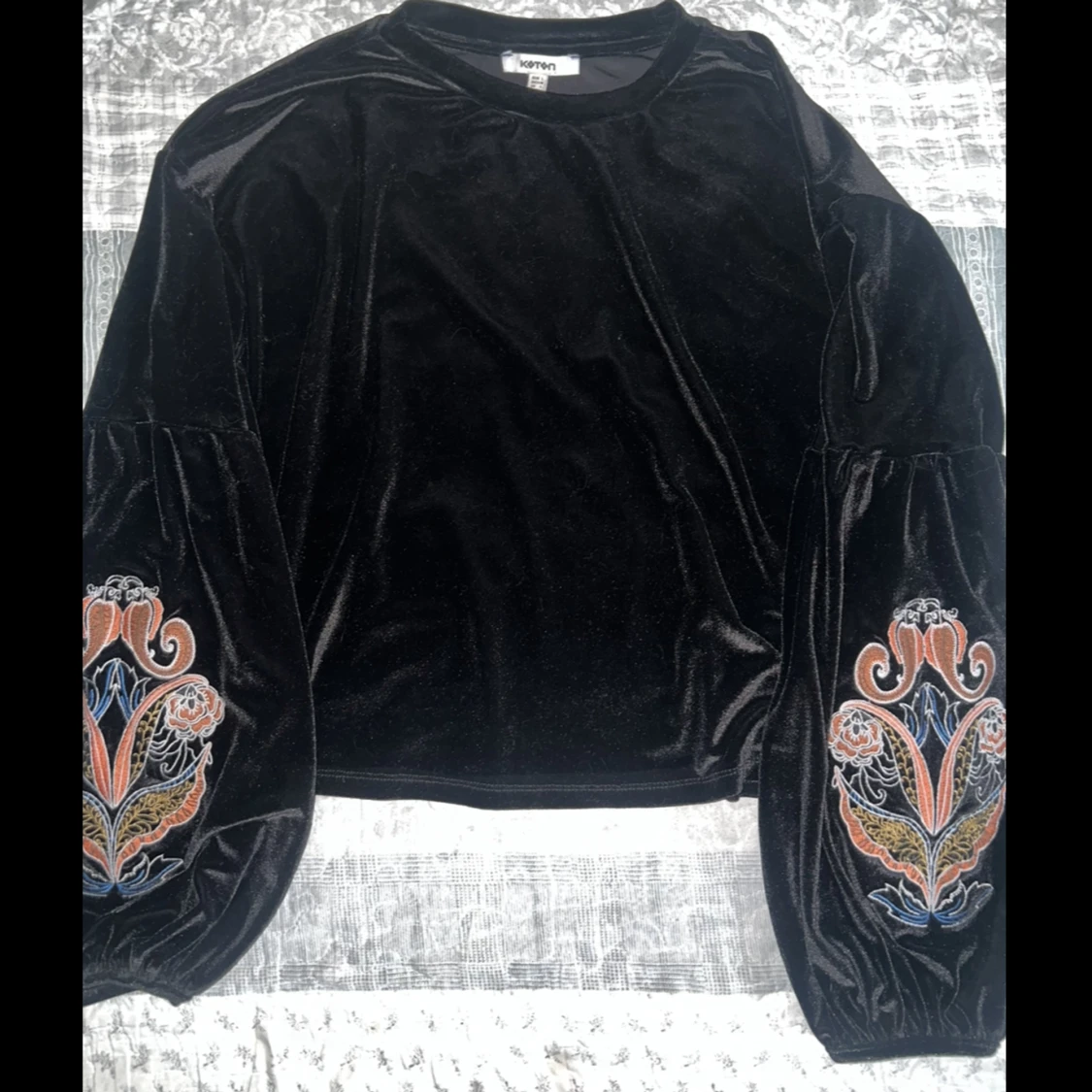 Sammet tröja med brodyr - 91