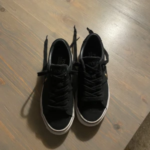 Polo Ralph lauren sneakers stl 37 - Säljer dessa jätte fina polo Ralph lauren skorna, knappt använd, Utropspris 899kr. Priset kan sänkas vid snabb affär 