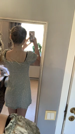 Nelly klänning  - Klänning, använd typ 3 gånger, jätte bra skick!