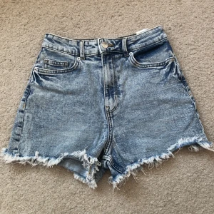 Shorts  - Snygga shorts från h&m  De är använda men i väldigt bra skick