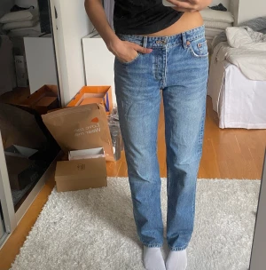 Zara midwaist jeans - Endast använda ett år gånger. Jag är 174