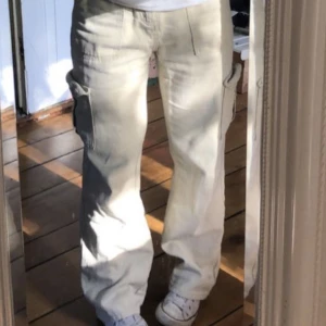 Cargobyxor - Säljer dessa fina och sköna cargobyxor då de inte kommer tills användning. Jag är ca 160 och de är perfekt längd. 