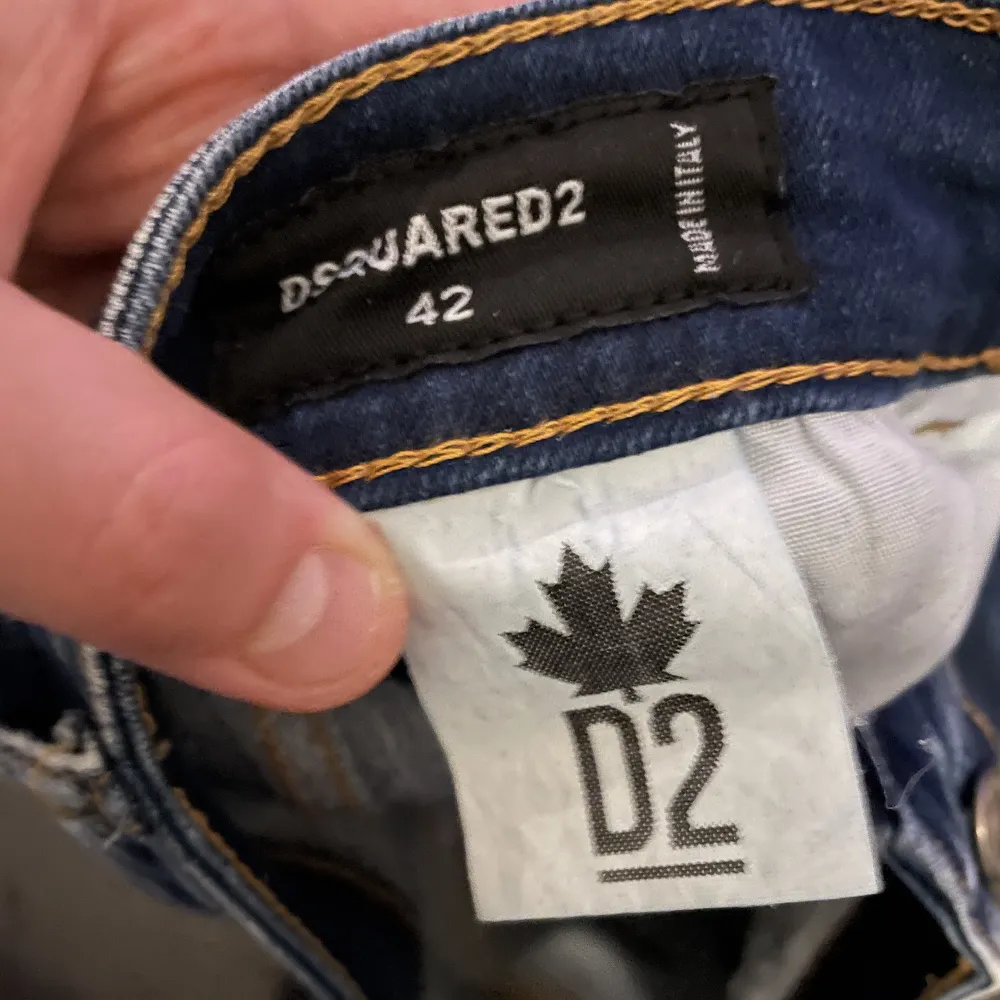 Dsquared2 jeans. Använda nyttskick. Storlek 42. . Jeans & Byxor.