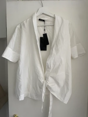 Fin tröja  - Superfin tröja från j.lindeberg Prislapp kvar Passar även 36/38 beroende på hur man vill ha den 