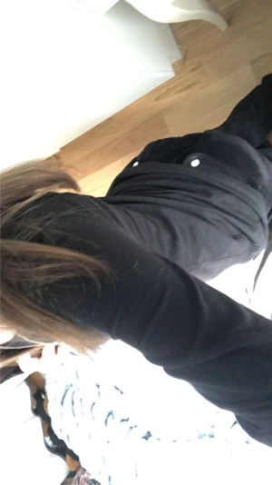 Juicy byxor  - Säljer dessa svarta nästan helt nya juicy byxorna i xxs (svarta). En av metall sakerna på ena snöret är borta men annars är de inget fler på dem. Kontakta privat för mer information eller mer bilder. 