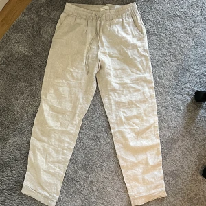 Linnebyxor - Beiga linnebyxor från HM. De är 100% linne. Köparen står för frakten!