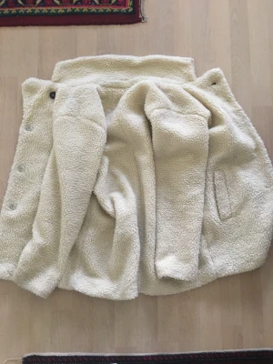 Jacka - Säljer min mjuka jacka Har använt den men ändå bra skick Skriv om ni har frågor