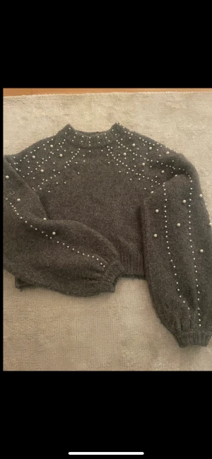 Tröja med pärlor - 100kr + frakt