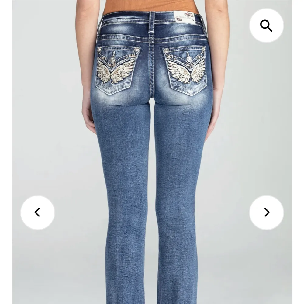 Hej jag söker ett par miss me jeans i storleken 25 vill helst ha ett par med fickor där bak men funkar utan köper för ett rimligt pris så om du säljer skriv💋. Jeans & Byxor.