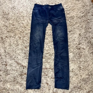 Tajts - Det är inte jeans! Det är tajts. Det står ingen storlek men skulle kanske säga storlek XS/S kanske M