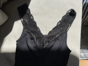 Body med spets från Zara i strl S  - Kommer i mycket fint skick