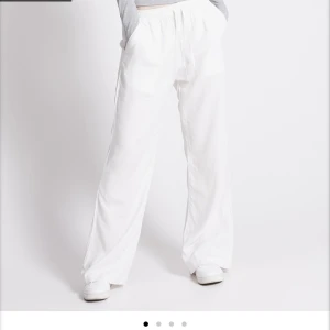 Linnebyxor  - Säljer mina linnebyxor från lager 157 då jag tycker de är lite för stora på mig, de är helt slutsålda på hämsidan, aldrig använt de, skriv privat om du vill ha fler bilder