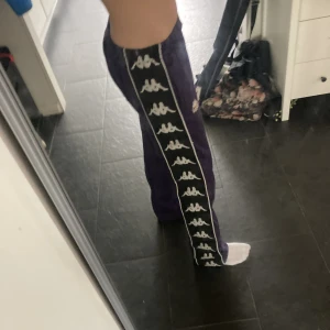 Lågmidjade kappa byxor - Bra skick, bekväma, stretchiga så skulle passa  M- XS säljer pga inte min stil längre