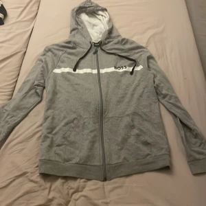 Hugo boss hoodie - Den är andvänd 1 gång 