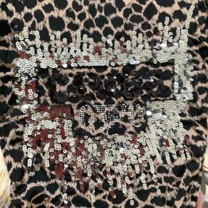 Långärmad leopard tröja med mönster på 