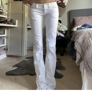 Bootcut jeans  - Säljer min älskade lowwaist bootcut jeans, så fina länk till sommaren med tex ett linne eller en blus👌🏿detta är mitt nya konto!!❤️