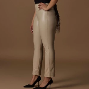 Leather leggings - De populära ”Ankle leather leggings” från Sanne Alexandra. Har dem i svart, så sköna! Nypris 995kr. Aldrig använda.