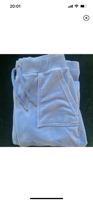 Juicy byxor - Juicy couture byxor i baby blå💙🦋