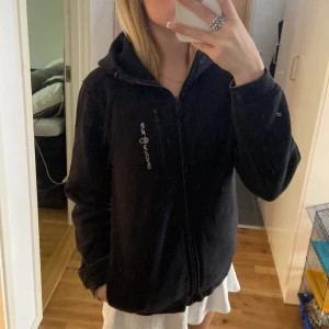 Sail racing tröja  - Super varm och skön sail racing tröja från kidsbrandstore! Helt som ny! Passar mig som är 165cm perfekt! 💕