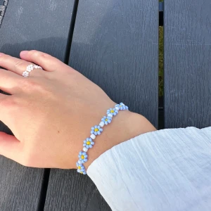 Pärlarmband💞 - Börjat göra egna armband som jag ska sälja nu när jag har så många och fått det till ett intresse!🌸🥰💞