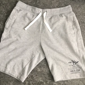 Grå bomulls shorts  - Sailing center 