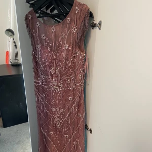 Fest klänning  - Använd bara engång 